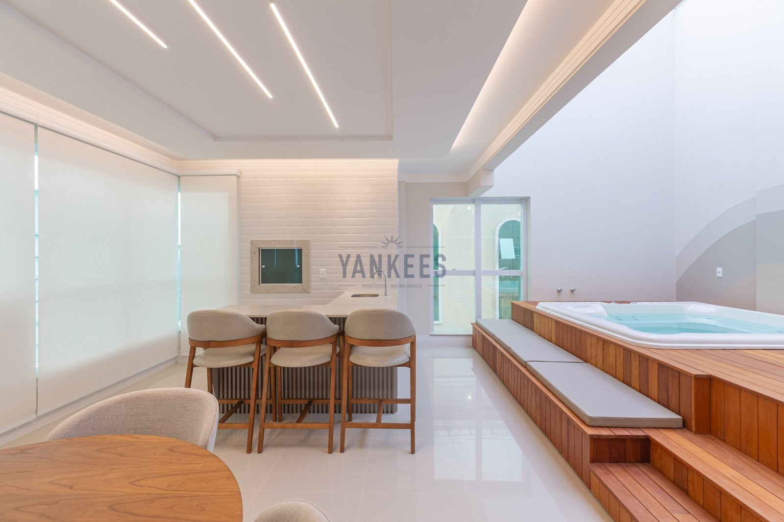 COBERTURA DUPLEX 4 SUITES EM ITAPEMA