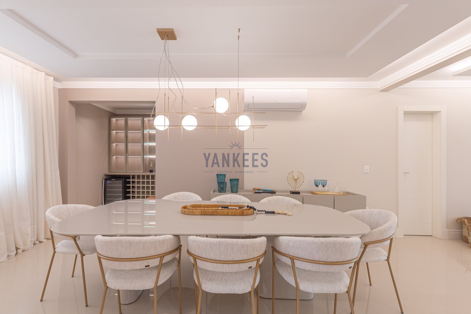 COBERTURA DUPLEX 4 SUITES EM ITAPEMA
