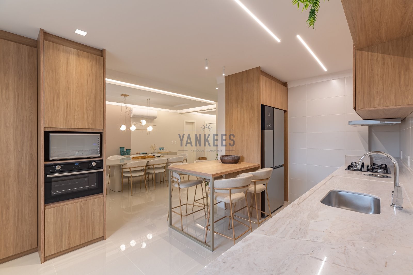 COBERTURA DUPLEX 4 SUITES EM ITAPEMA