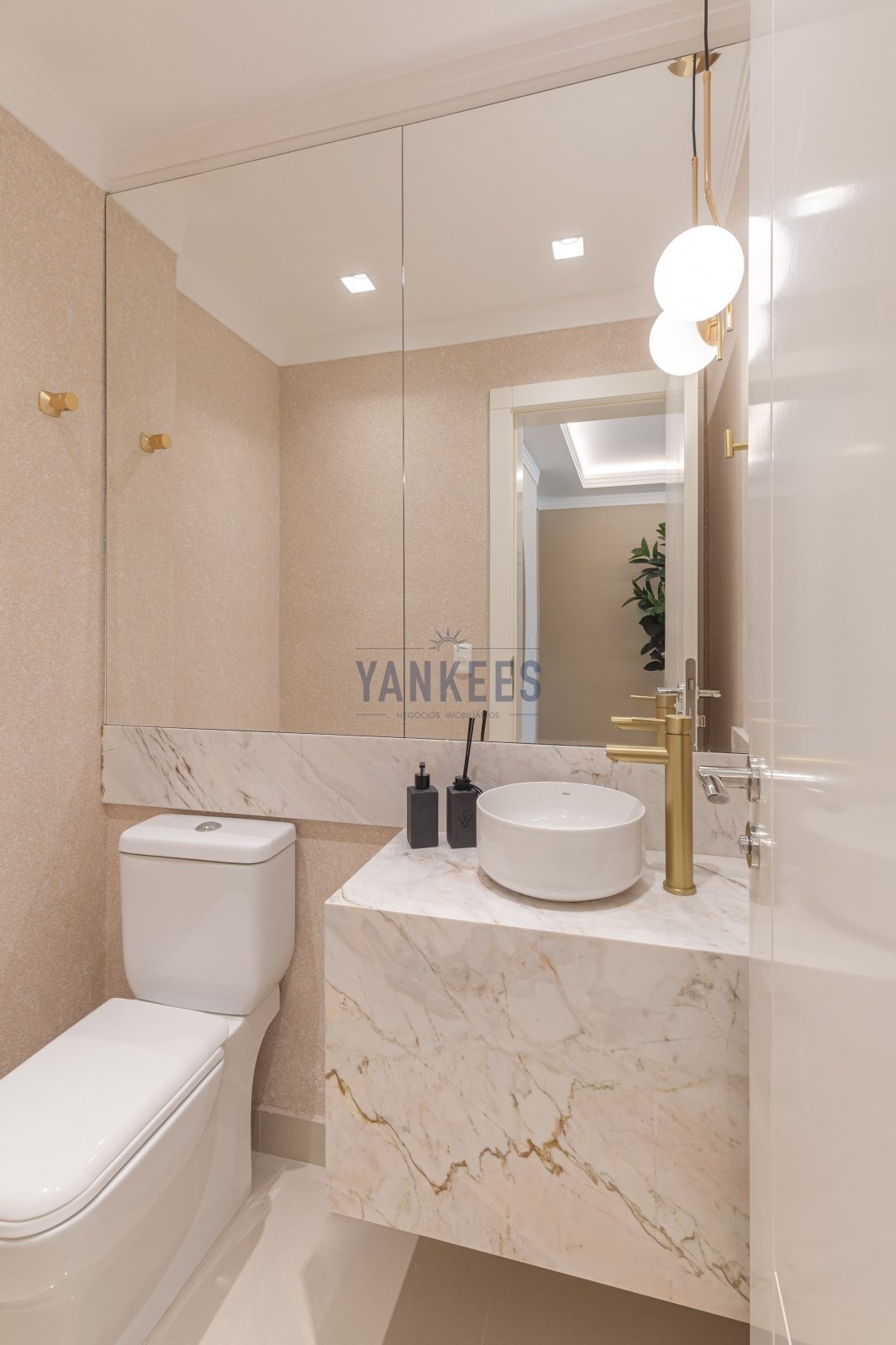 COBERTURA DUPLEX 4 SUITES EM ITAPEMA