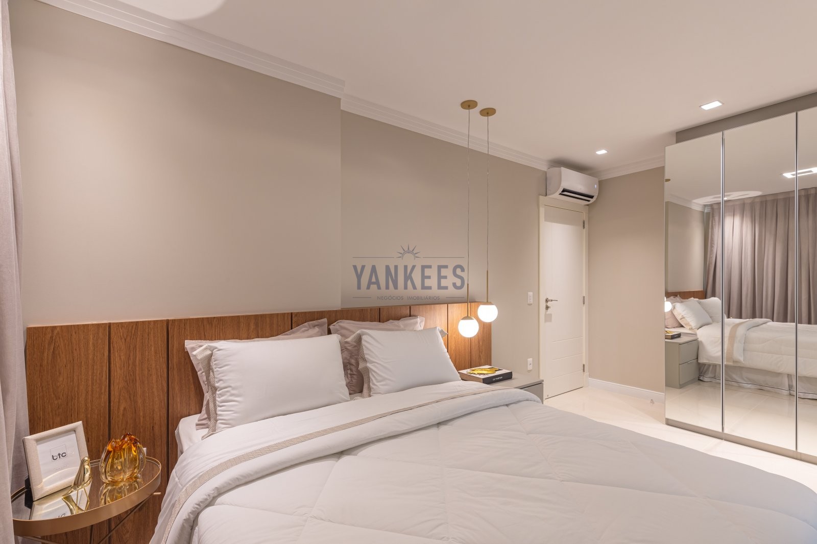 COBERTURA DUPLEX 4 SUITES EM ITAPEMA