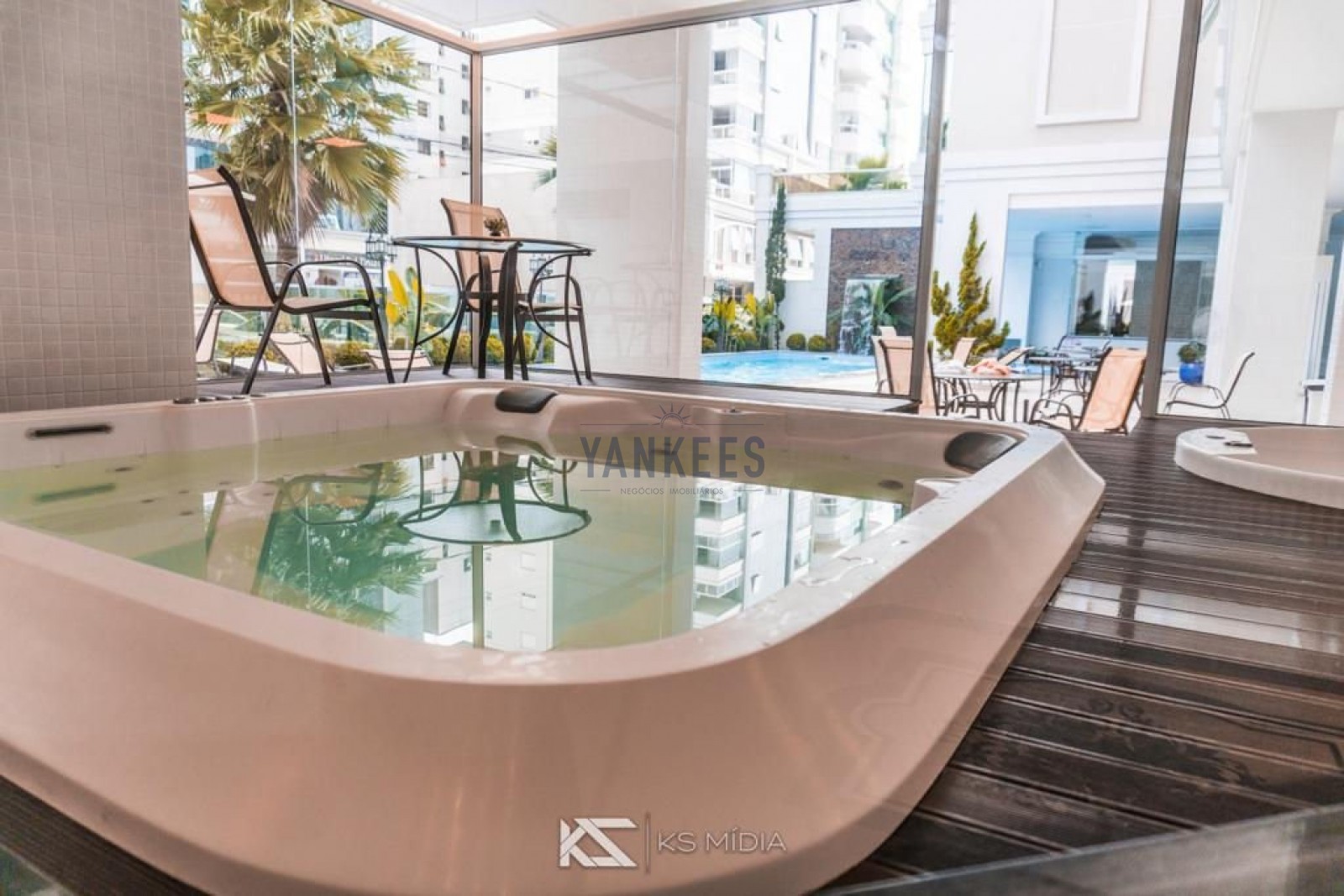COBERTURA DUPLEX 4 SUITES EM ITAPEMA