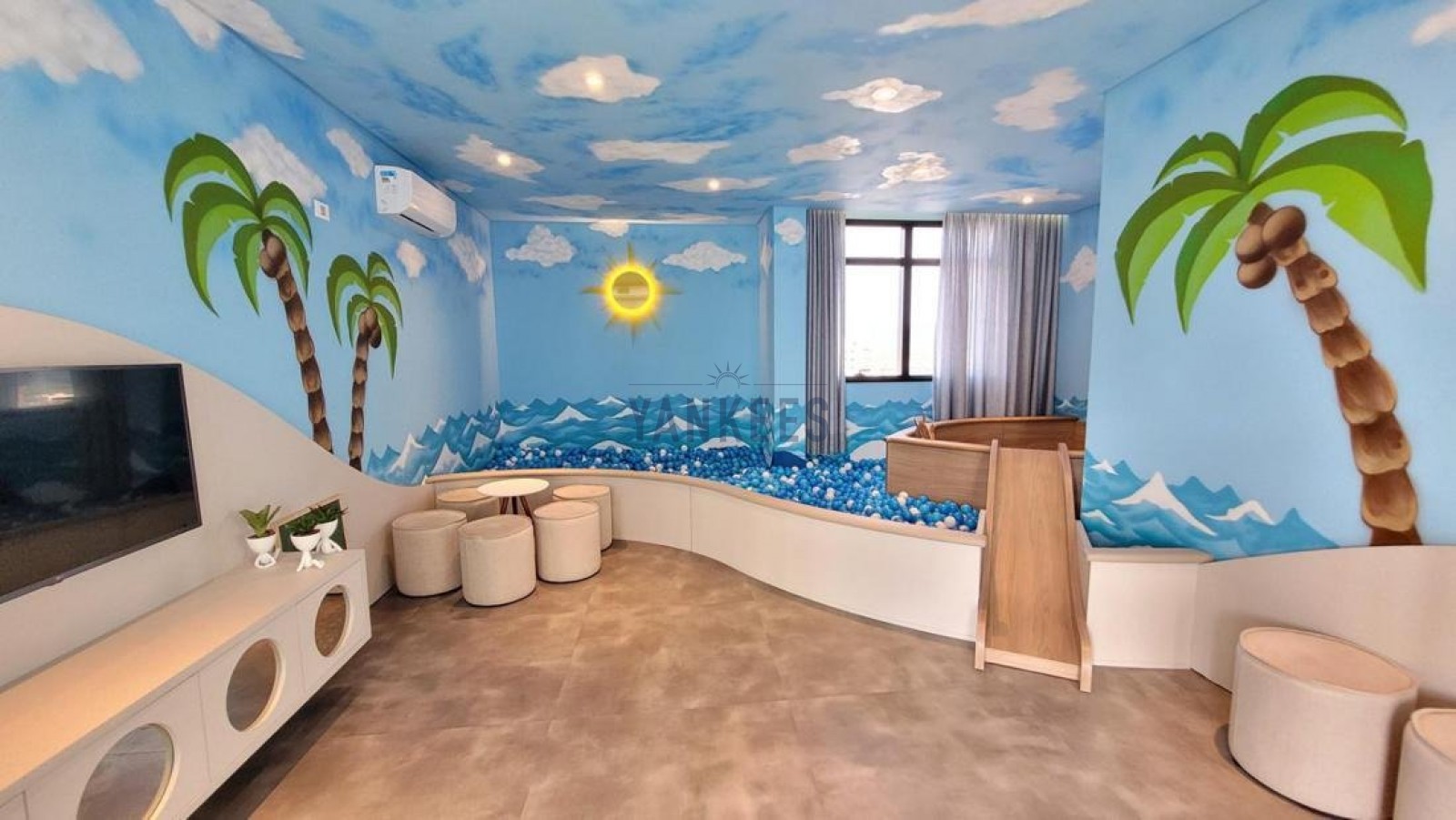 3 SUTES MOBILIADO E DECORADO EM MEIA PRAIA