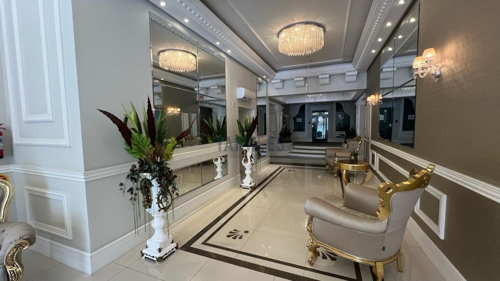 Magnifique Imperiale - 1202 B