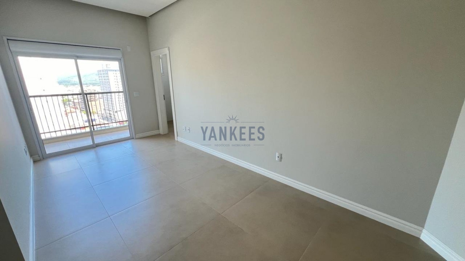 Magnifique Imperiale - 1202 B