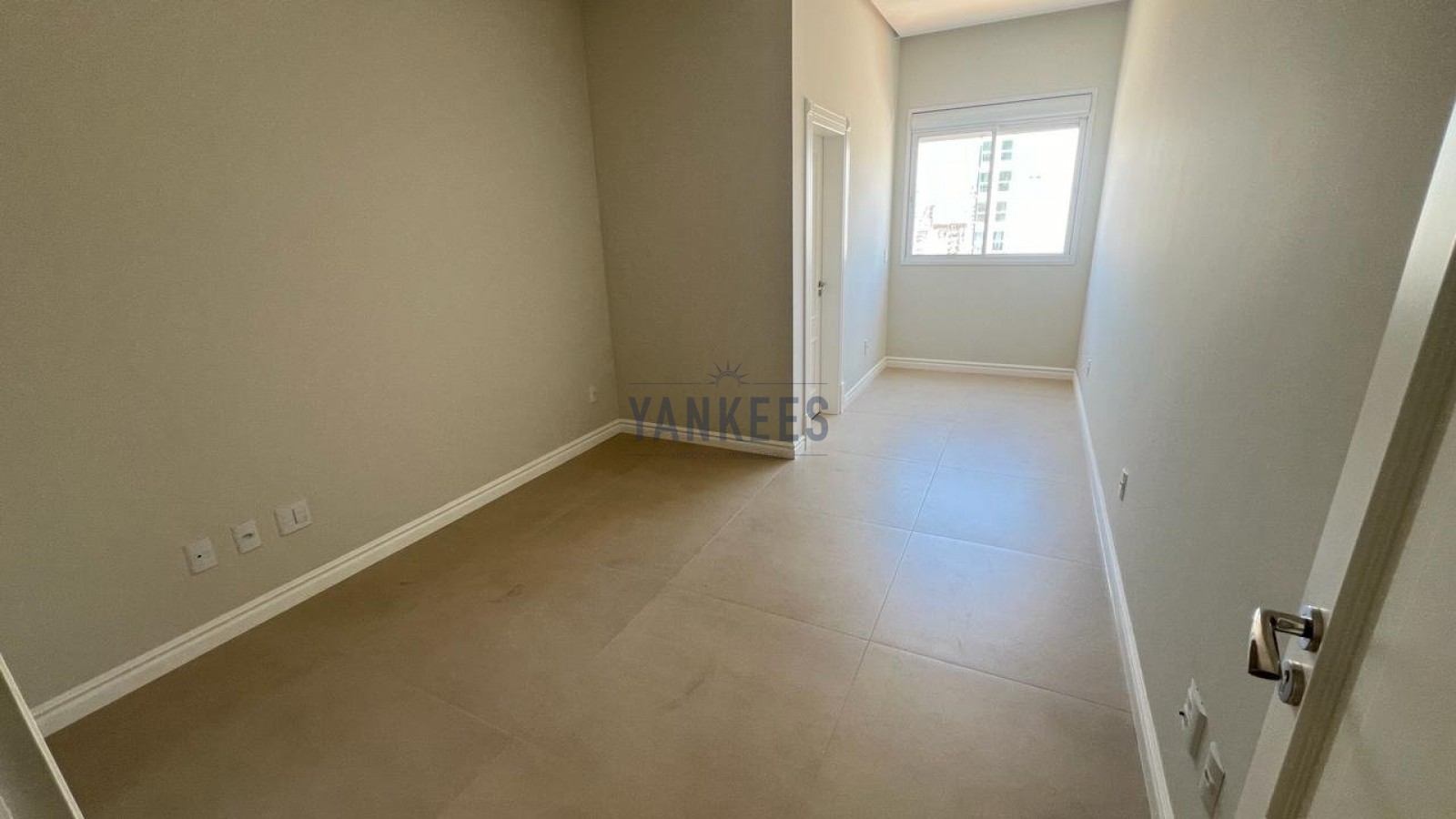 Magnifique Imperiale - 1202 B