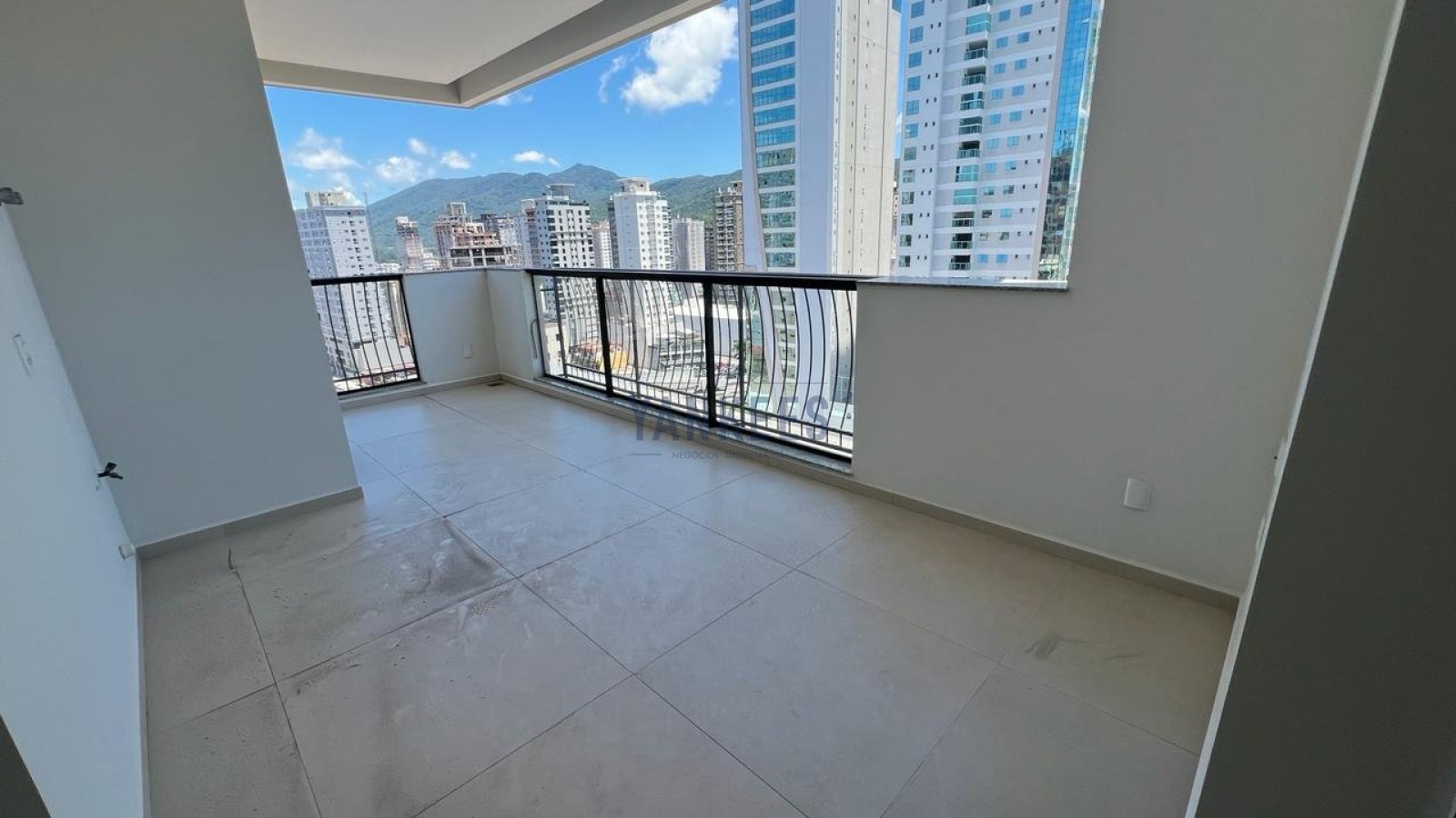 Magnifique Imperiale - 1202 B