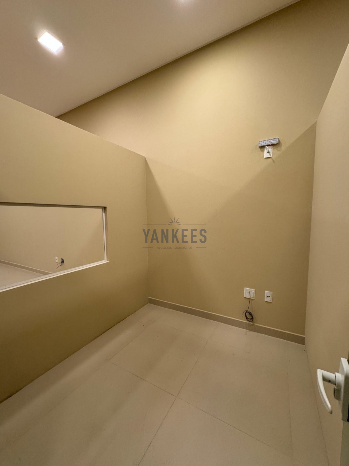 Sala Comercial - Rua 244