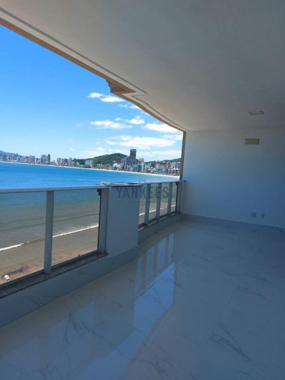 Residencial Belvedere - 402 frente mar