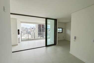 APARTAMENTO NOVO 3 SUTES E 3 VAGAS NA MEIA PRAIA
